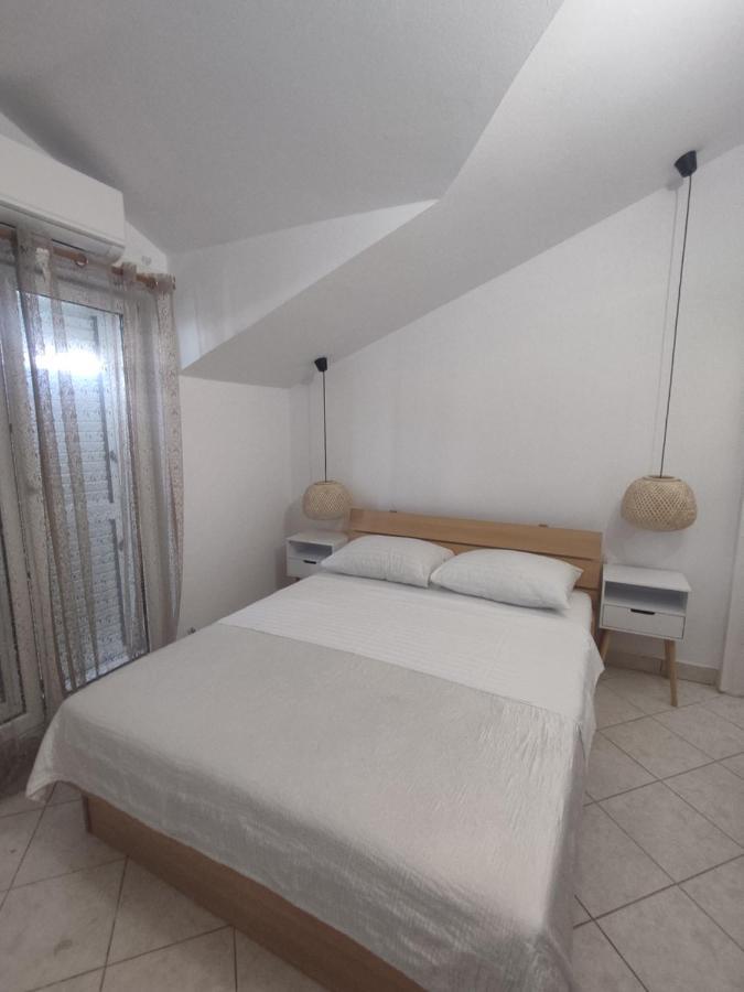 Apartments Villa Dalmatina Vodice Bagian luar foto