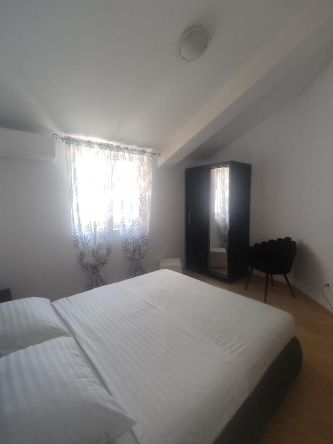 Apartments Villa Dalmatina Vodice Bagian luar foto