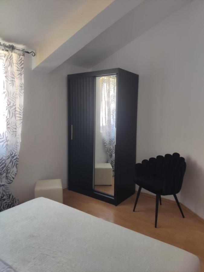 Apartments Villa Dalmatina Vodice Bagian luar foto