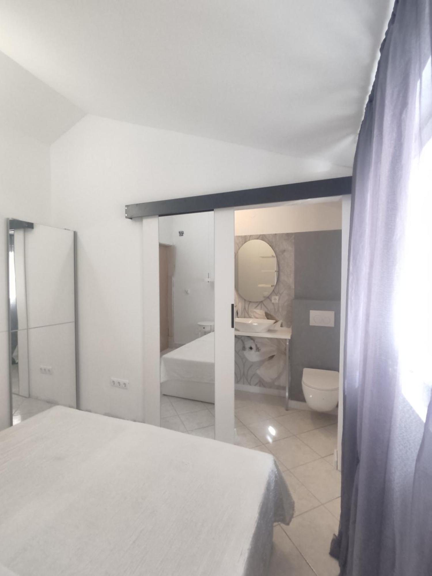 Apartments Villa Dalmatina Vodice Bagian luar foto
