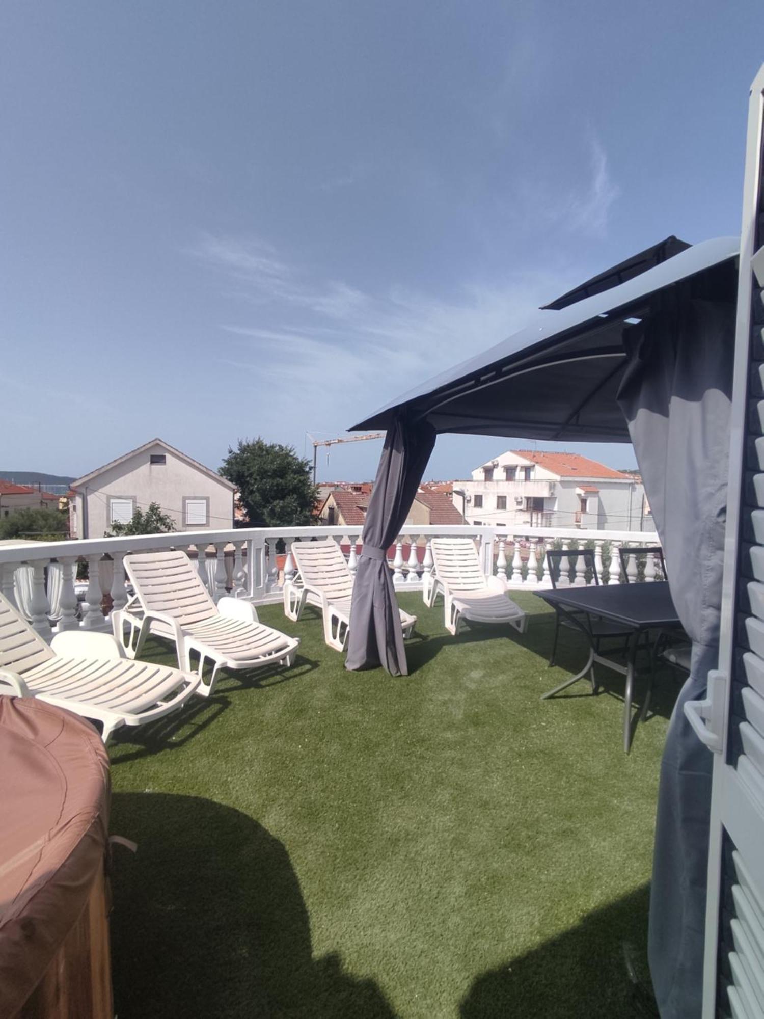 Apartments Villa Dalmatina Vodice Bagian luar foto