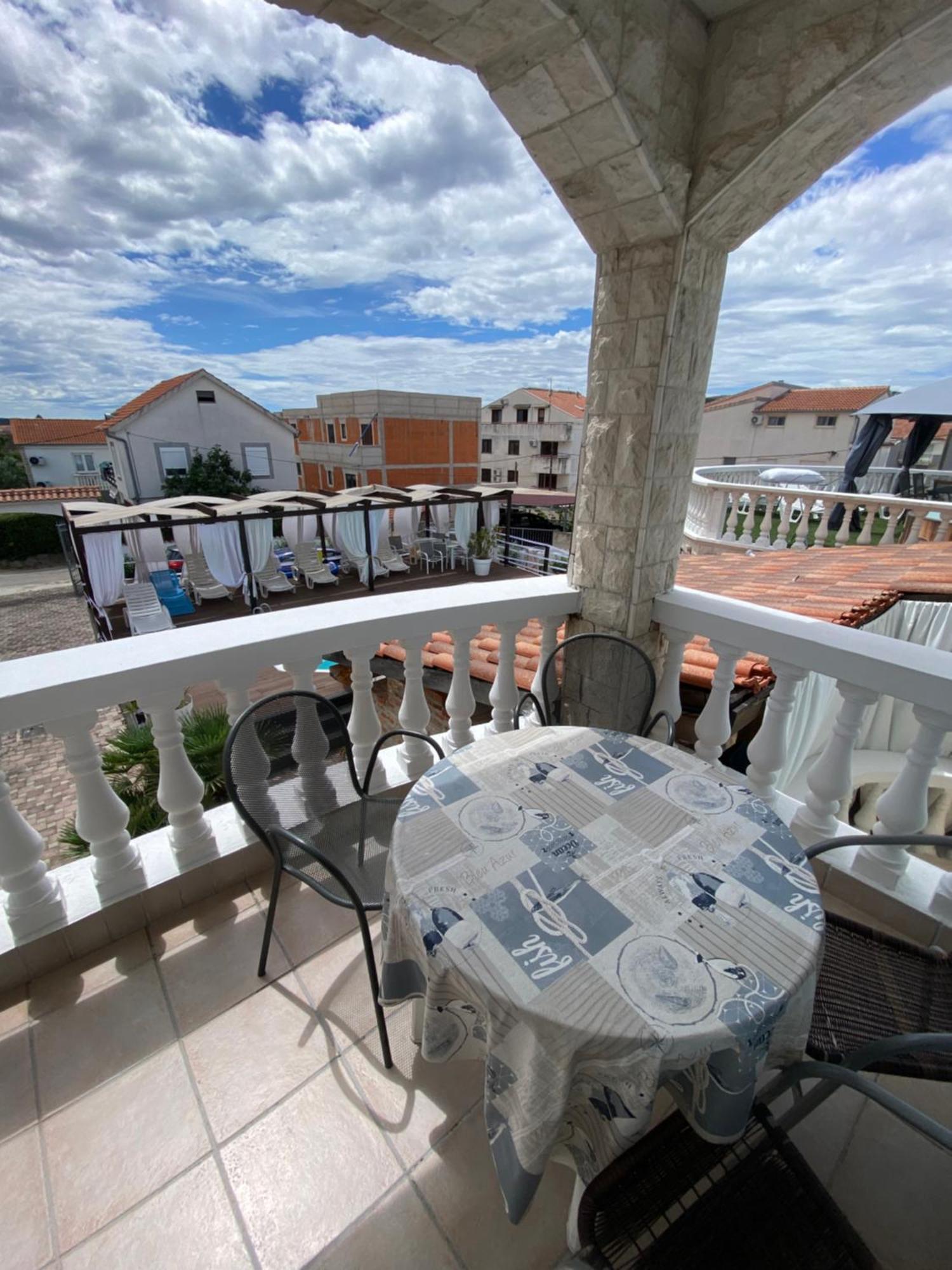 Apartments Villa Dalmatina Vodice Bagian luar foto