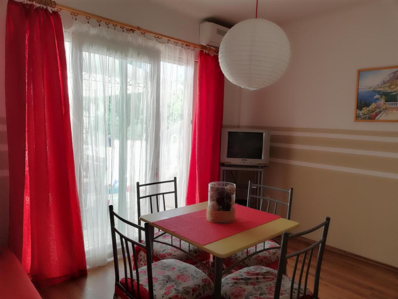 Apartments Villa Dalmatina Vodice Bagian luar foto