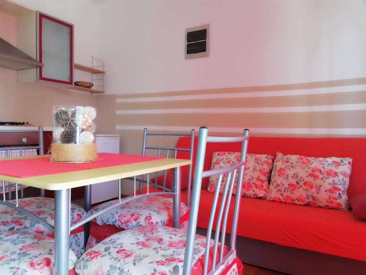 Apartments Villa Dalmatina Vodice Bagian luar foto