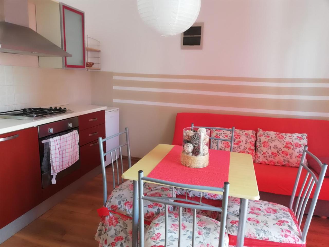 Apartments Villa Dalmatina Vodice Bagian luar foto