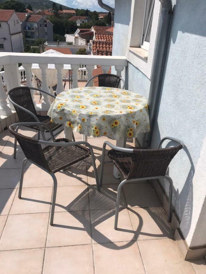Apartments Villa Dalmatina Vodice Bagian luar foto